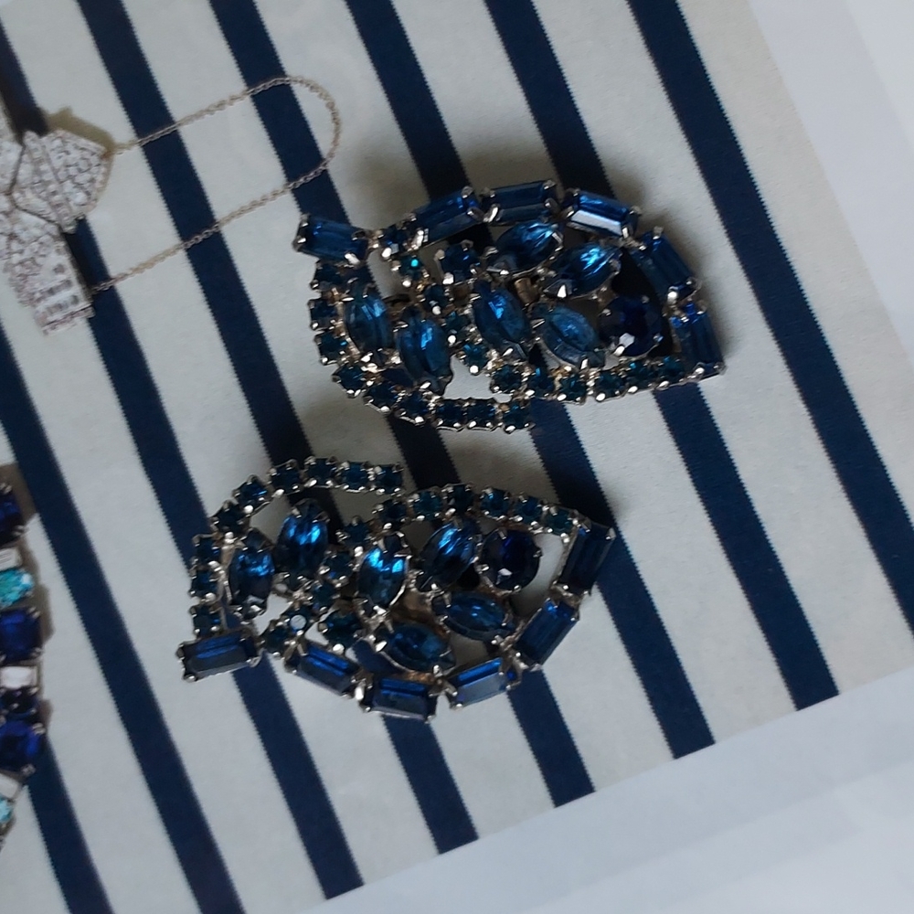 Cobalt blue 💙 Rhinestone vintage clip-ons earrings retro sapphire blue 💙 - Picture 10 of 10